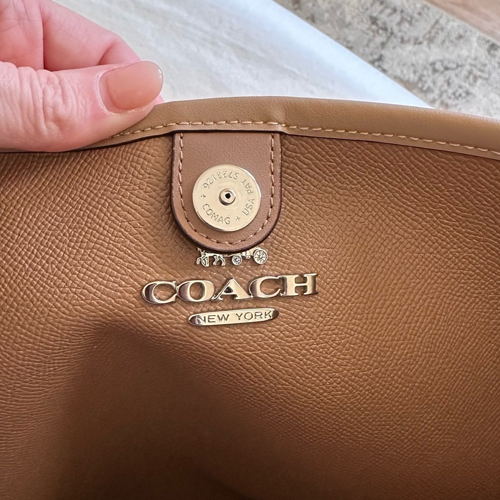 Coach Tan Signature Women's Bag - Picture 5 of 5